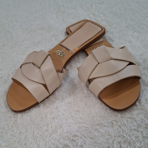 Zara Cream Sandals with Interwoven Straps - Picture 2 of 6